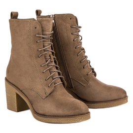 Super Mode Tied boots on the post brown 1