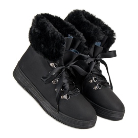 Black snow boots with fur 1