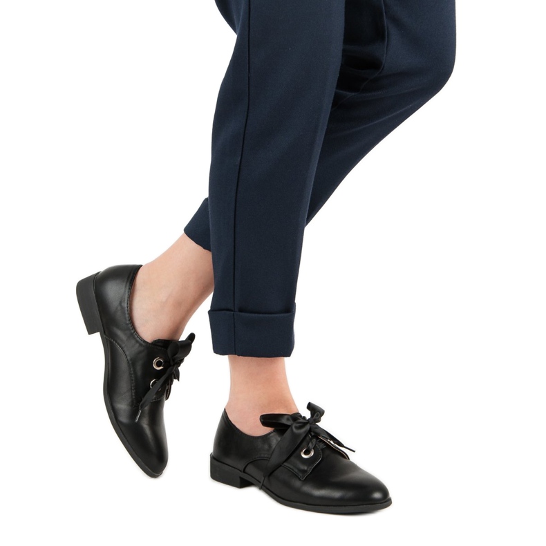 Tina&Co Tied brogues black 2