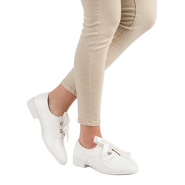 Tina&Co Tied brogues white 1