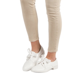 Tina&Co Tied brogues white 2