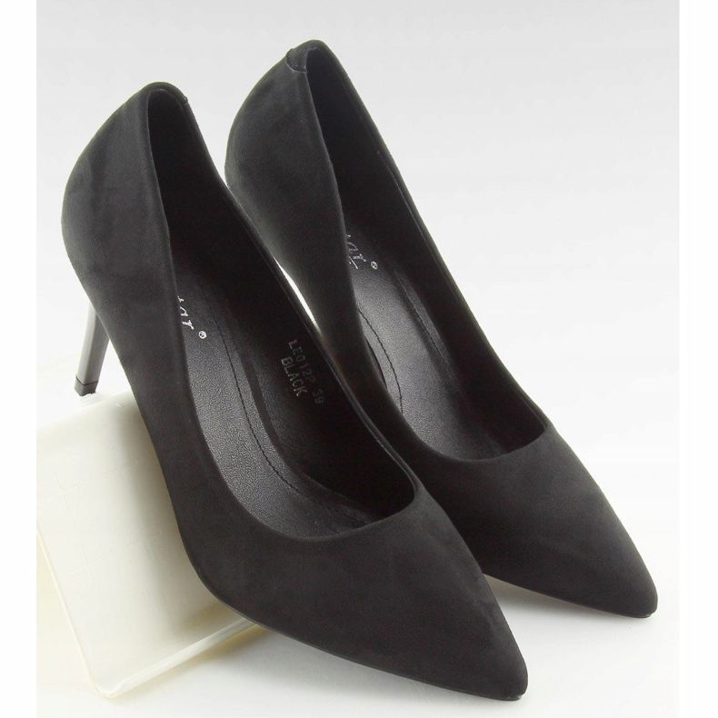 Comfortable pumps on a black LE012P Black pin 1
