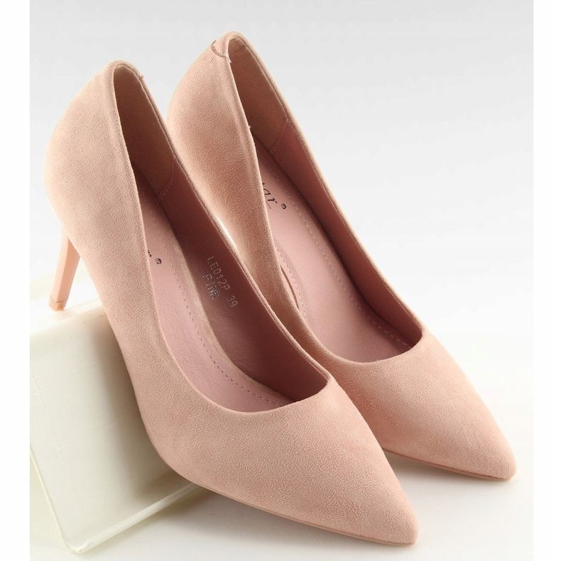 Comfortable pumps on a pink LE012P Pink pin 1