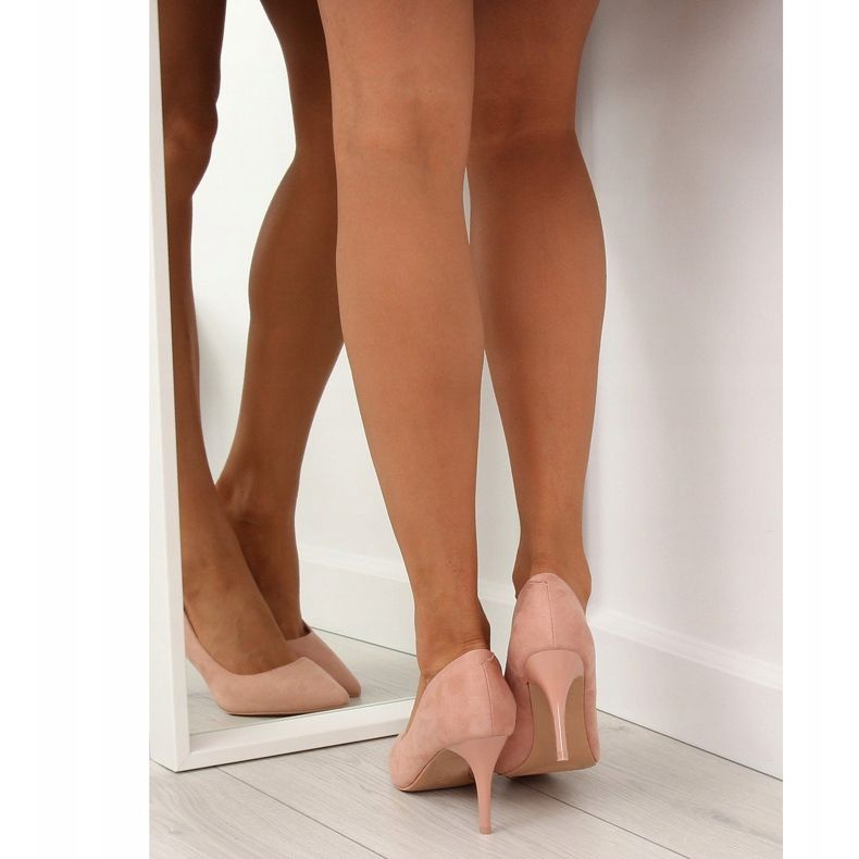 Comfortable pumps on a pink LE012P Pink pin 2