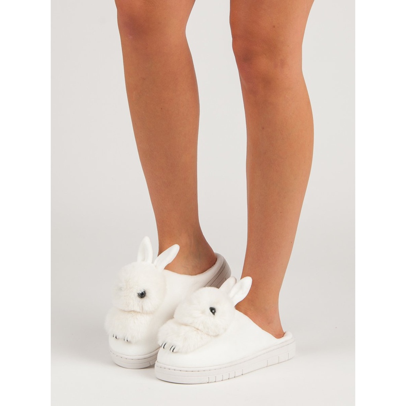 Warm slippers white 1
