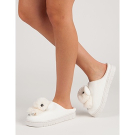 Comfortable slippers white 2