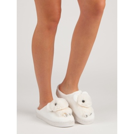 Comfortable slippers white 1