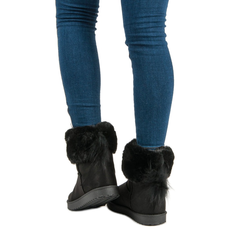 Black Snow Boots With Fur 2