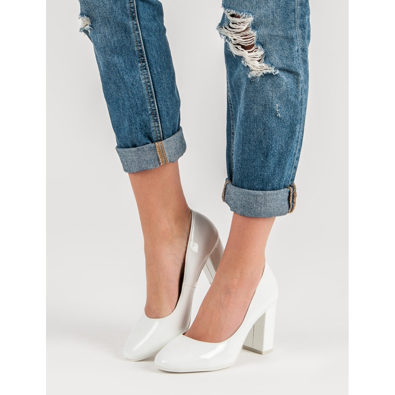 Seastar White lacquered pumps 1