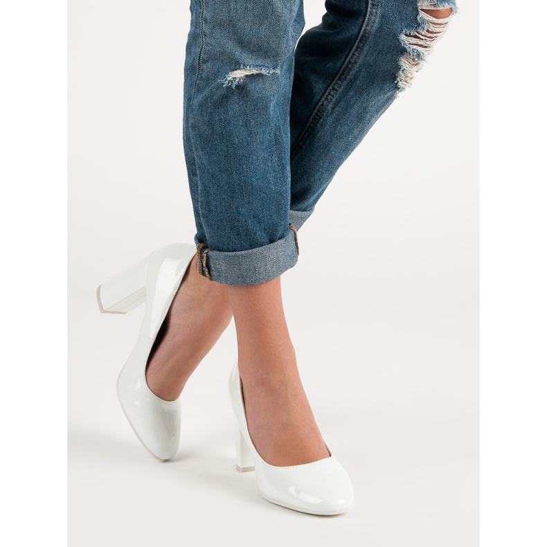 Seastar White lacquered pumps 2