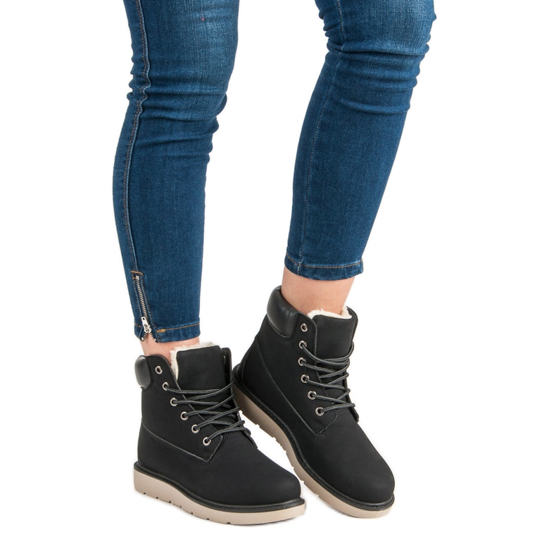 Trappers On The Platform black 2