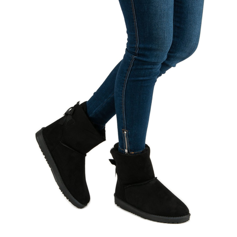 Queentina Black mukluki with a bow 2