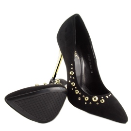 Pumps on a black DD55P Black pin 1