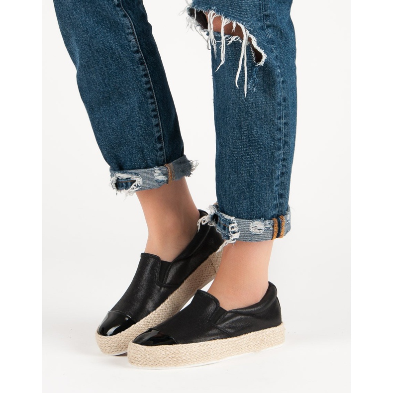 Fashionable Black Sneakers 1