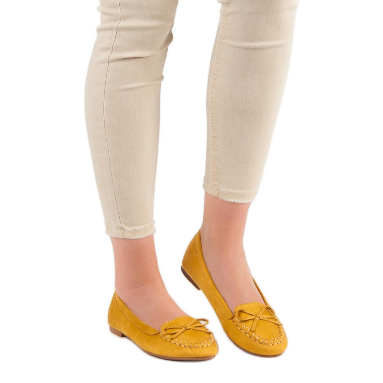 Small Swan Yellow Loafers With A Bow 2