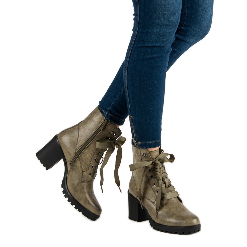 Queentina Warm boots on the platform green 2