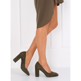 Pumps on the green post 2242 Deep Green 1