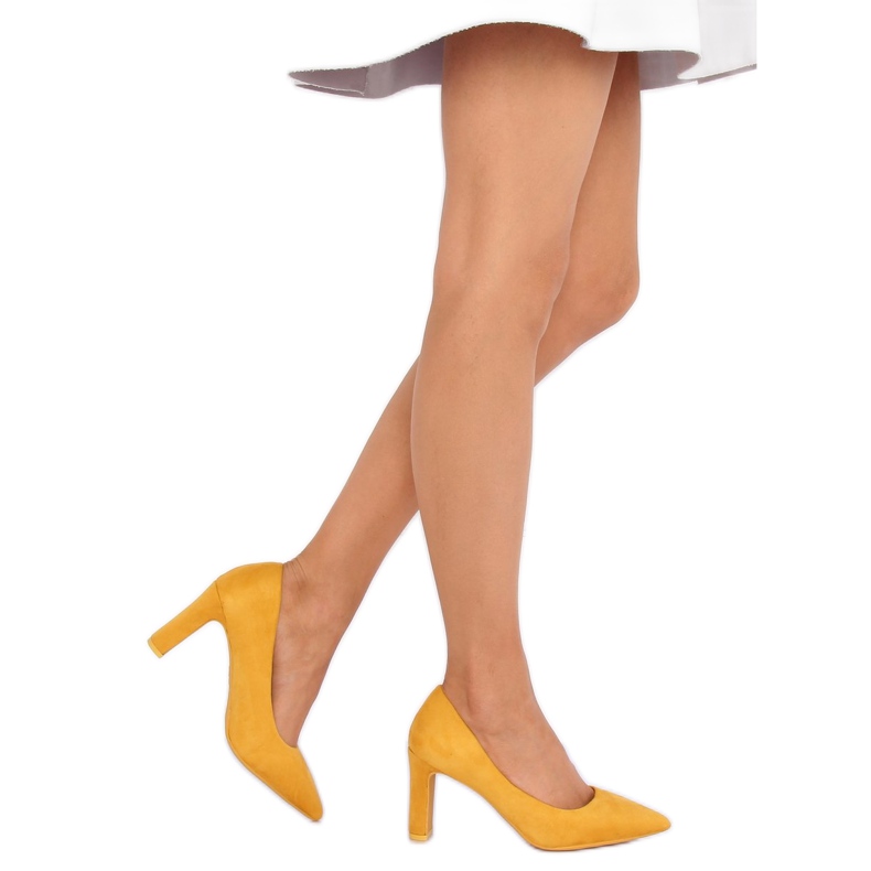 Pumps on the yellow post LE056P Yellow 1