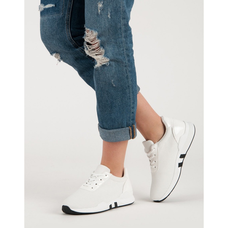 Fashionable Sports Shoes white 2