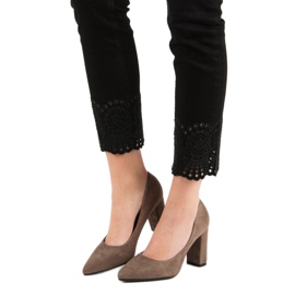 Ch. Creation Suede Pumps On A Pillar brown 1