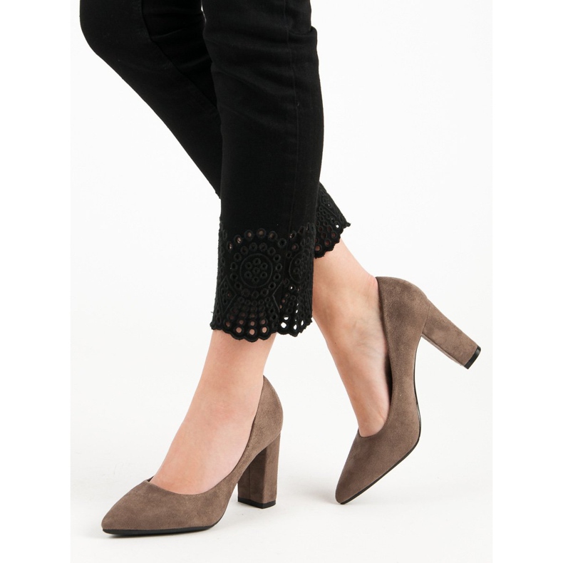 Ch. Creation Suede Pumps On A Pillar brown 2