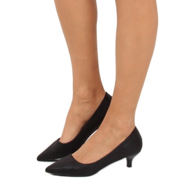 Pumps on a low heel black B-36 Black 2