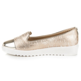 Nio Nio Golden Lords On The Platform 1