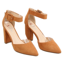 Pumps on the post camel SY33P Camel brown 1