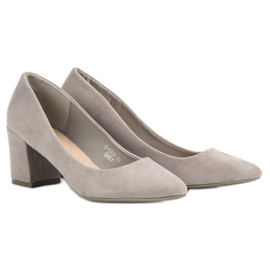 Ideal Shoes Gray Pumps On A Pillar grey 2