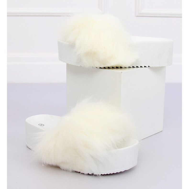 White Flip-flops with fur CK77P White II-GAT 2