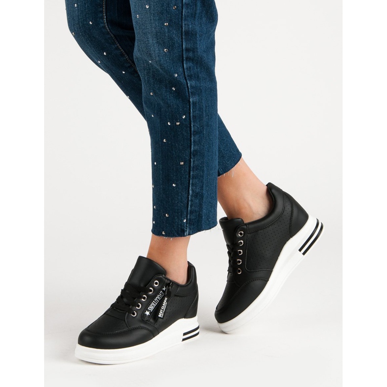 Fashionable Black Sneakers 2