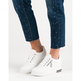 Fashionable White Sneakers 2