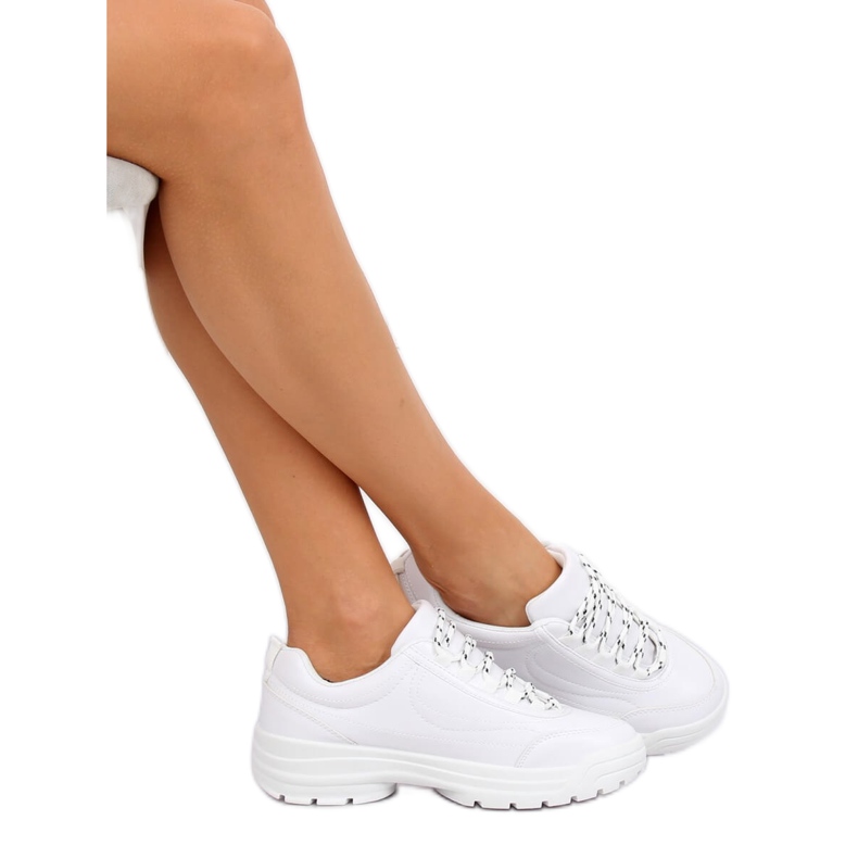 White sports shoes 6256 White 1