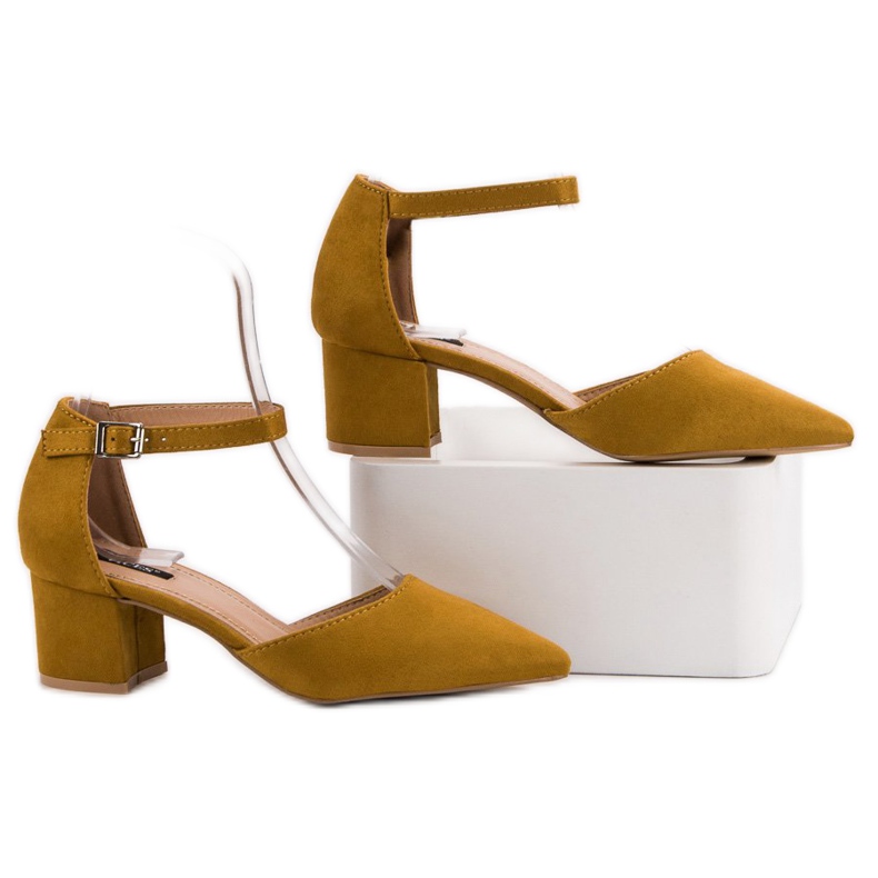 Mustard Pumps In Spitz VICES yellow 2