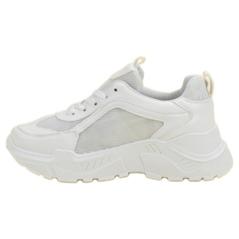 Women's sports shoes white 2