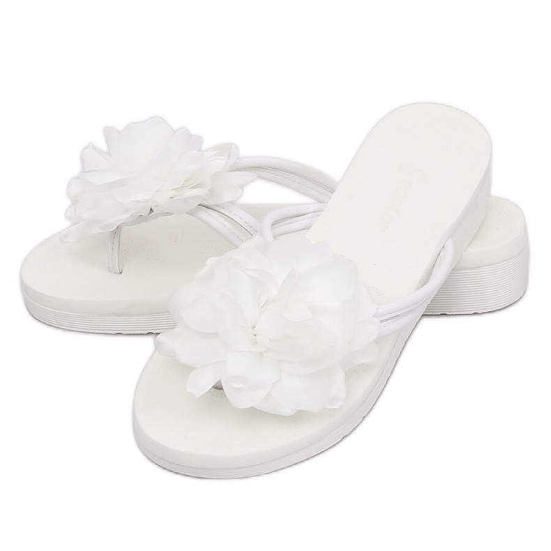 White flip-flops with a flower CK103 White 1