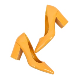 Pumps on the yellow post LE061P Yellow 2