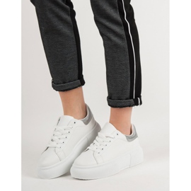 Renda White Shoes On The Platform 1