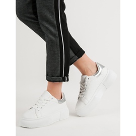 Renda White Shoes On The Platform 2