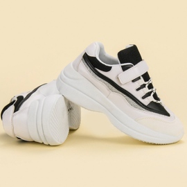 Fashionable WHITE AND BLACK Sneakers 2