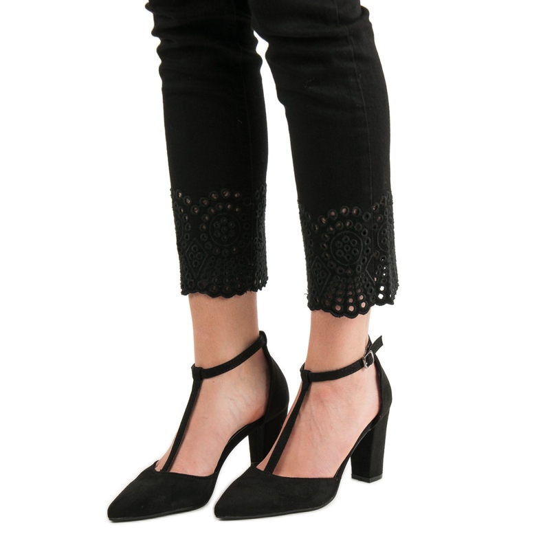 Primavera Black Pumps On A Pillar 2