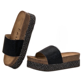 Goodin Slippers On The Platform black 1