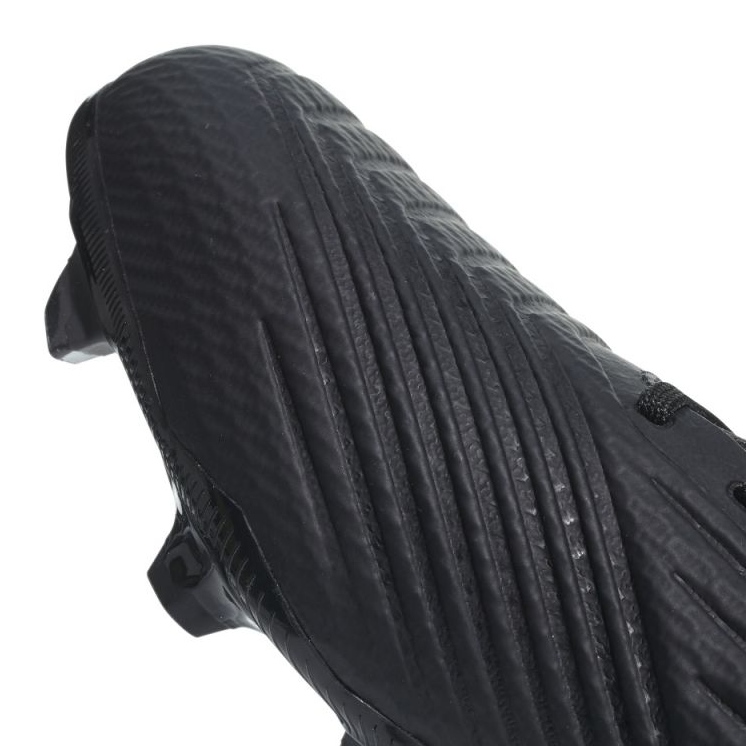 Adidas Predator 18.3 Fg M CP9303 football boots black black 2
