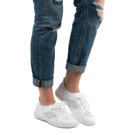 Renda Airy Sports Shoes white 1 Renda Airy Sports Shoes white 1