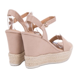 Ideal Shoes Stylish wedge sandals beige 1