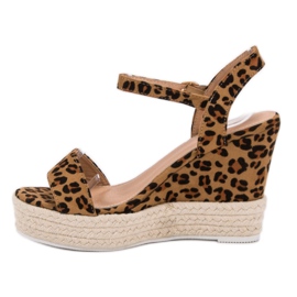 Ideal Shoes Stylish wedge sandals brown 1