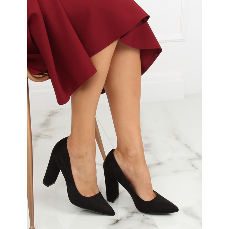 Pumps on the black post 4008 Black 2