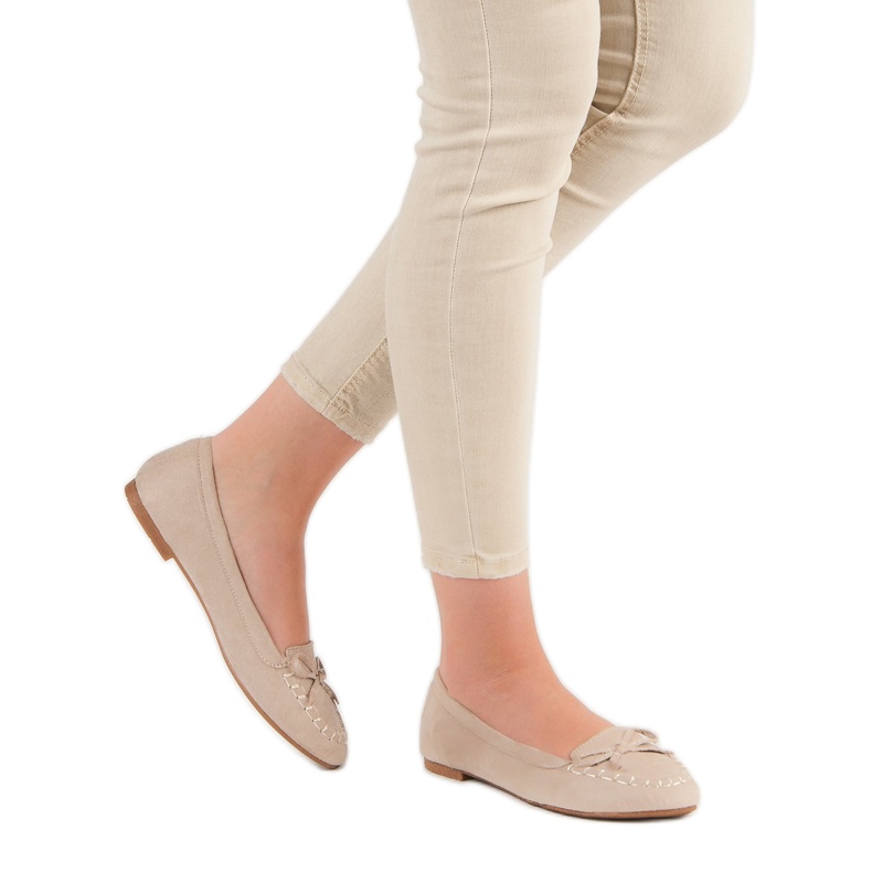 Small Swan Light beige loafers with a bow 1