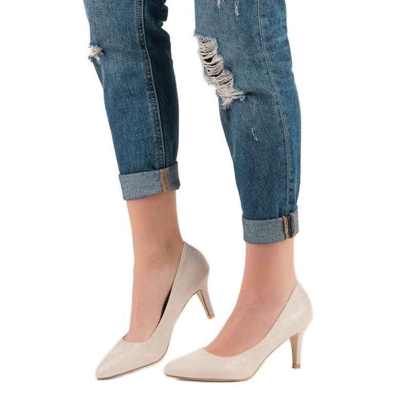 Vinceza Beige pumps 1