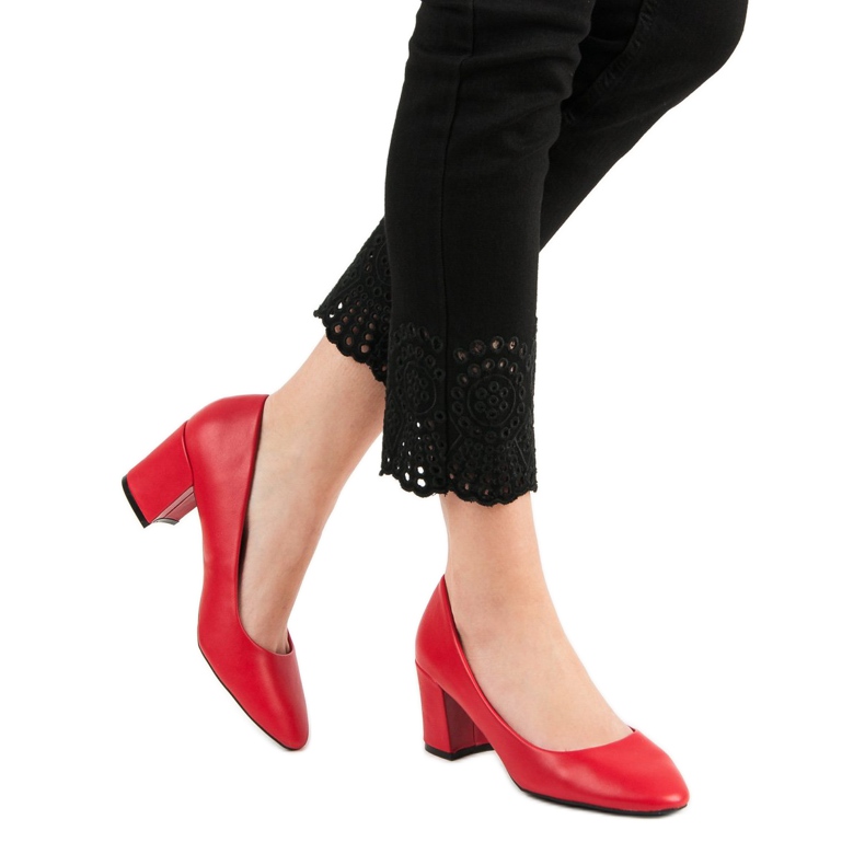 Ideal Shoes Classic Red Pumps 2